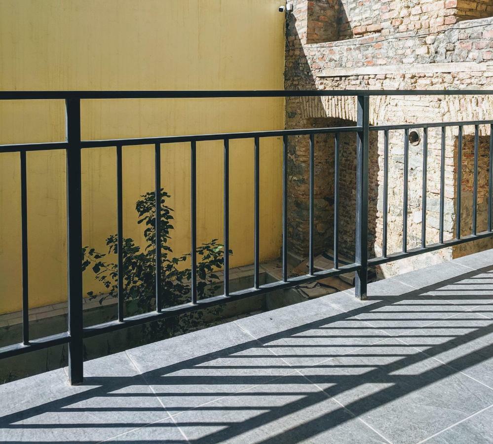 Hotel Canvas Tbilisi Bagian luar foto